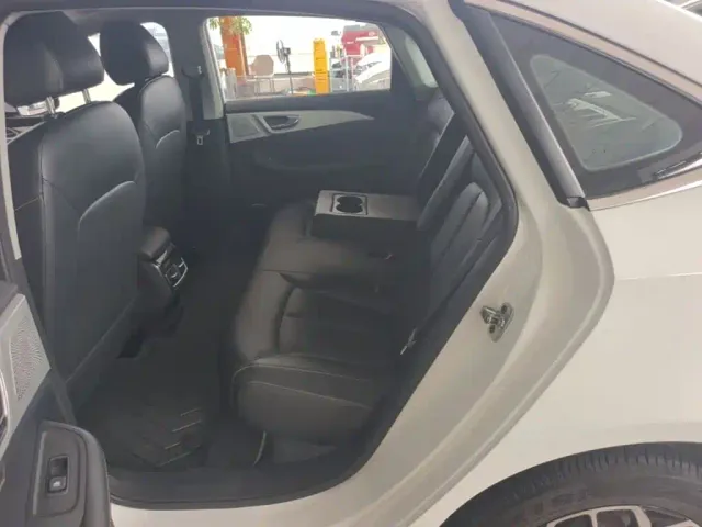 Roewe i6 MAX EV — Фото автомобиля 16