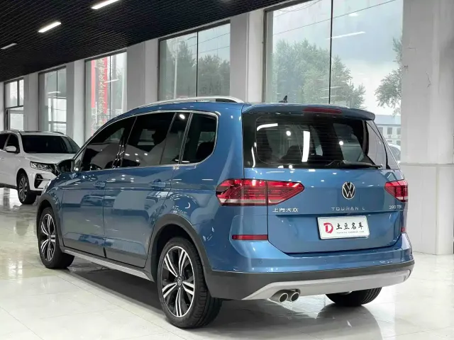 Volkswagen Touran — Фото автомобиля 6