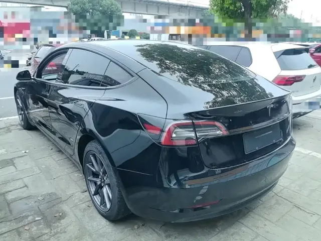 Tesla Model 3 — Фото автомобиля 4