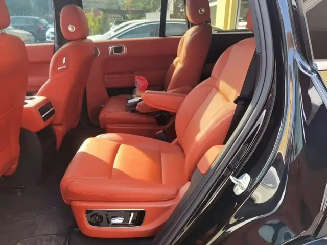 Li Auto L8 — Фото автомобиля 16