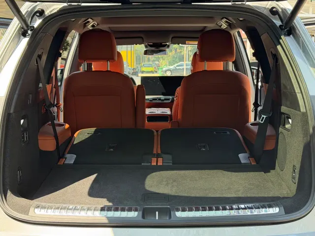 Li Auto L8 — Фото автомобиля 13