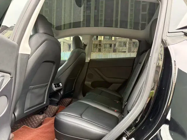 Tesla Model Y — Фото автомобиля 7