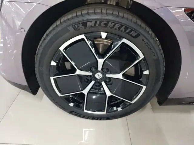 Xiaomi SU7 — Фото автомобиля 22