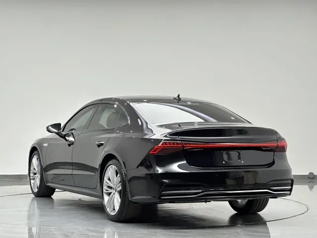 Audi A7L — Фото автомобиля 6