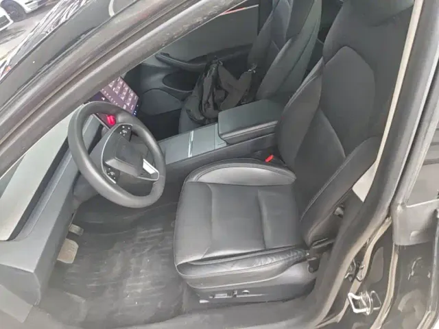 Tesla Model 3 — Фото автомобиля 14