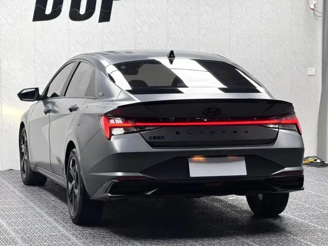 Hyundai Elantra — Фото автомобиля 12