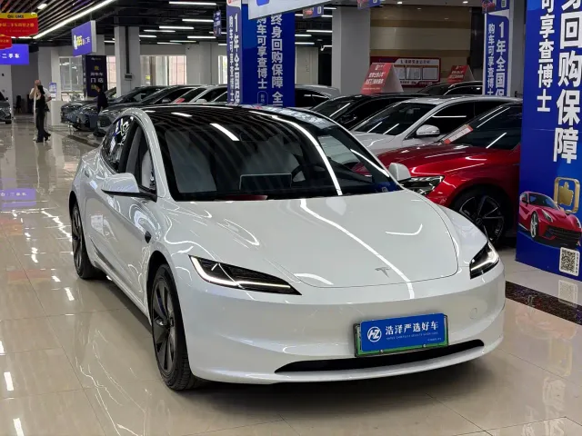 Tesla Model 3 — Фото автомобиля 3