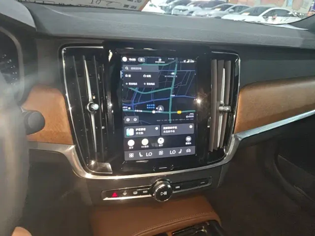 Volvo S90 — Фото автомобиля 12