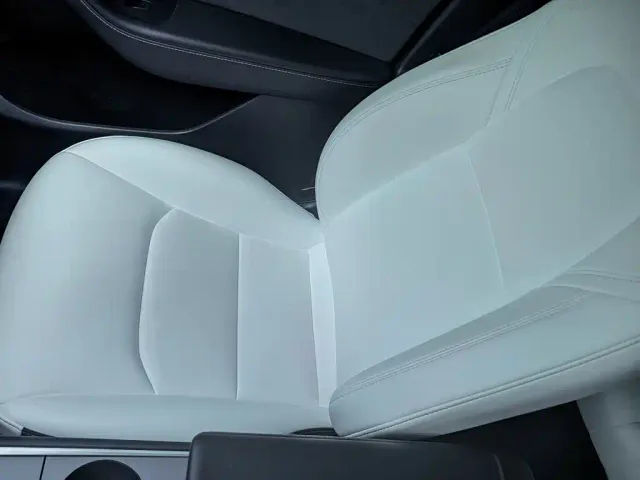 Tesla Model Y — Фото автомобиля 18