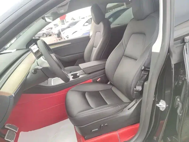 Tesla Model Y — Фото автомобиля 14