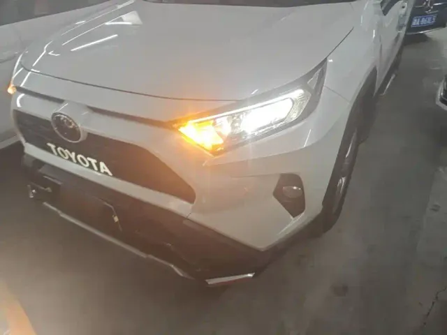 Toyota RAV4 — Фото автомобиля 23