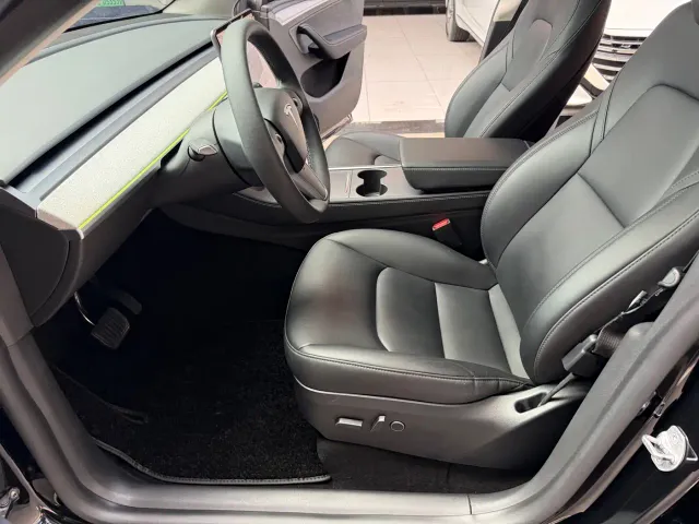 Tesla Model Y — Фото автомобиля 10
