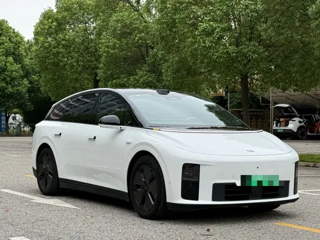 Li Auto i6 — Фото автомобиля 3