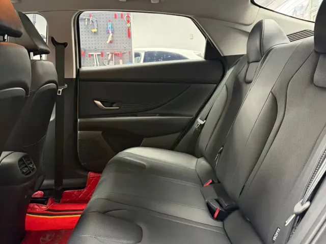 Hyundai Elantra — Фото автомобиля 15