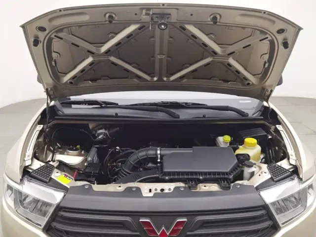 Wuling Hongguang V — Фото автомобиля 6