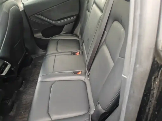 Tesla Model Y — Фото автомобиля 16