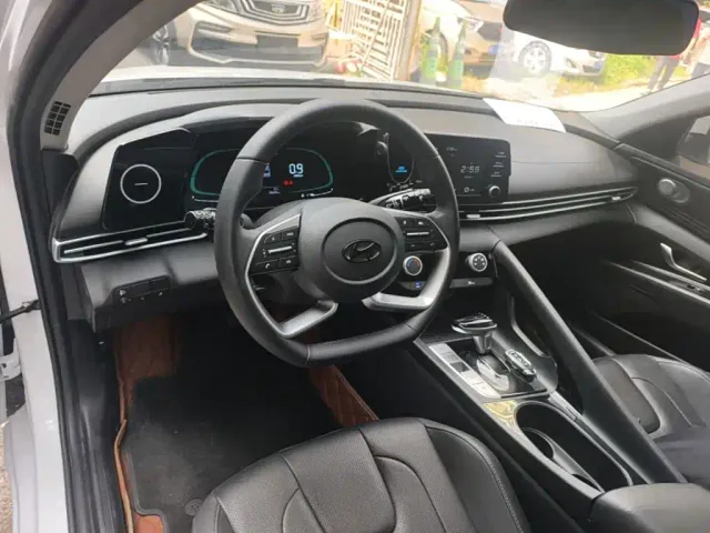 Hyundai Elantra — Фото автомобиля 5
