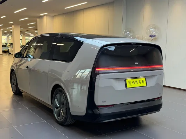 Li Auto MEGA — Фото автомобиля 5