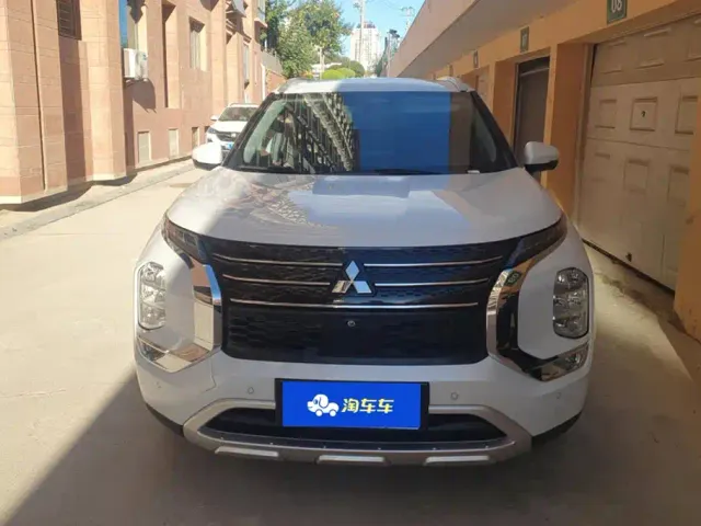 Mitsubishi Outlander — Фото автомобиля 2