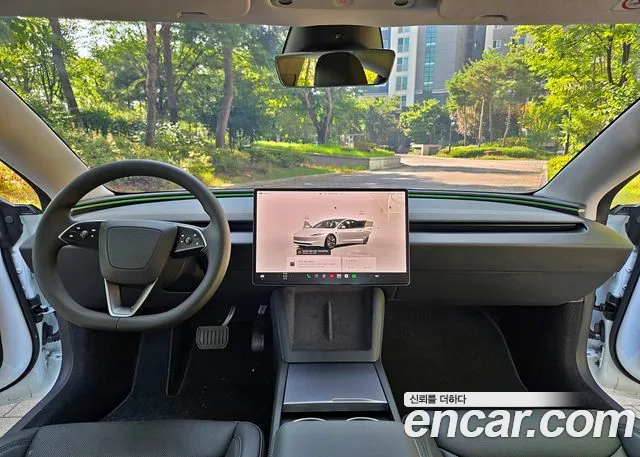 Tesla Model 3 — Фото автомобиля 9
