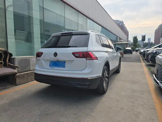 Volkswagen Tiguan L — Фото автомобиля 6