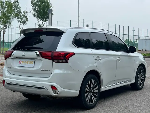 Mitsubishi Outlander — Фото автомобиля 4