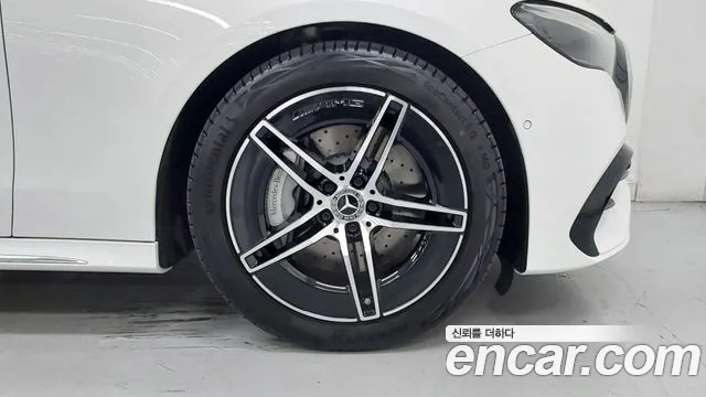 Mercedes-Benz E-Class — Фото автомобиля 5