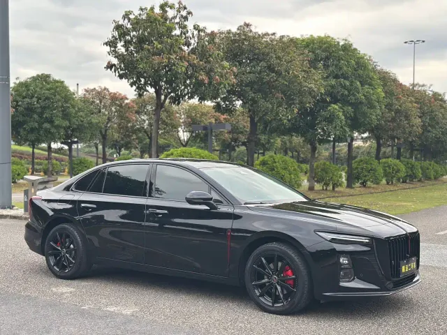 Hongqi H5 — Фото автомобиля 3