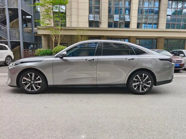 Changan Lamore — Фото автомобиля 12