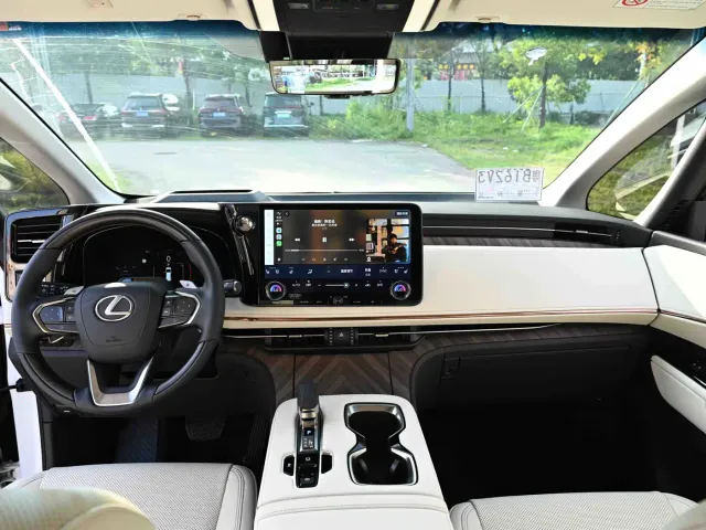 Lexus LM — Фото автомобиля 13