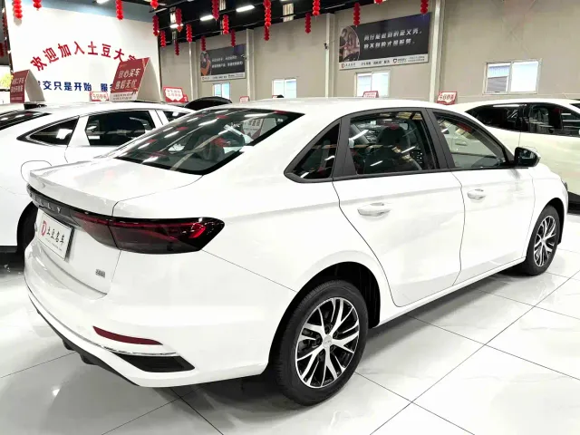 Geely Emgrand — Фото автомобиля 4