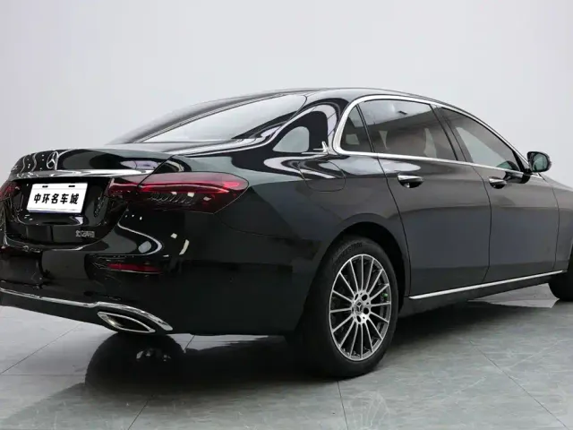 Mercedes-Benz E-Class — Фото автомобиля 20