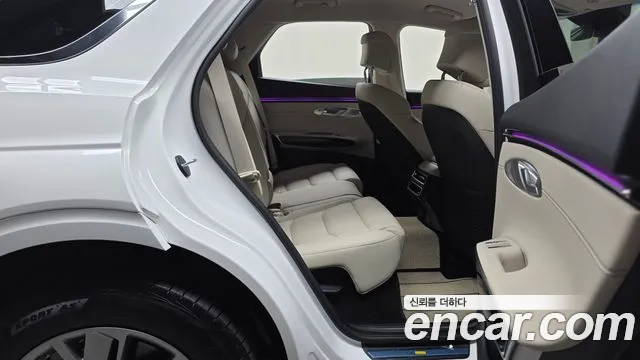 Genesis GV70 — Фото автомобиля 17