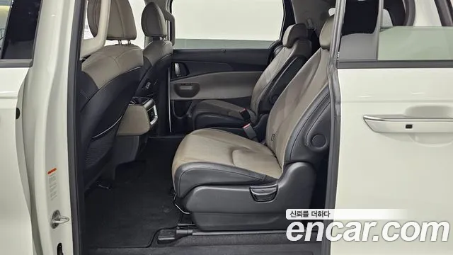 Kia Carnival Generation 4 — Фото автомобиля 13