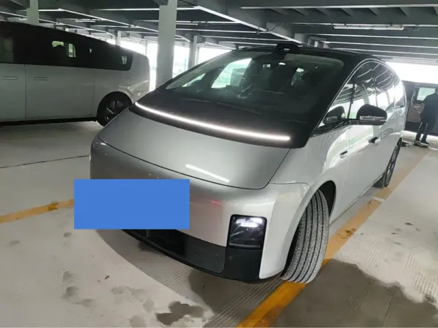 Фотография автомобиля — Li Auto MEGA