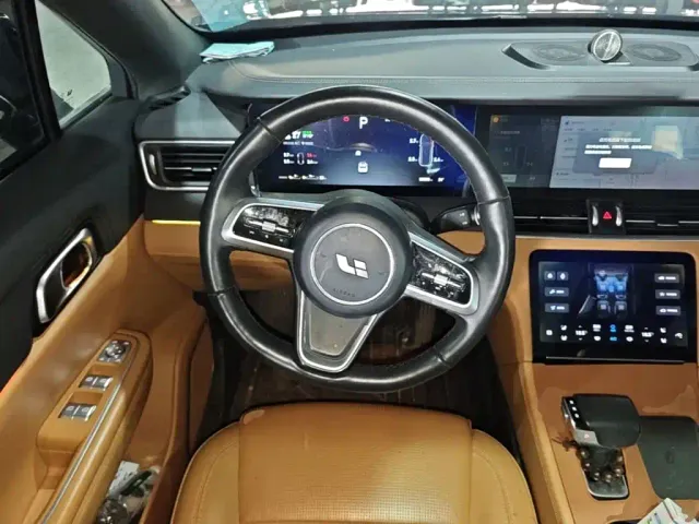 Li Auto ONE — Фото автомобиля 10
