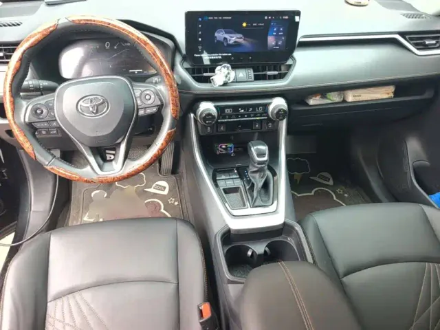 Toyota RAV4 — Фото автомобиля 9