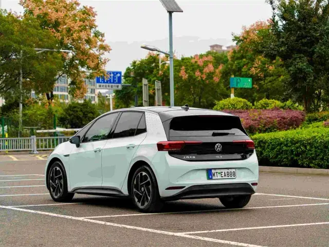 Volkswagen ID.3 — Фото автомобиля 4