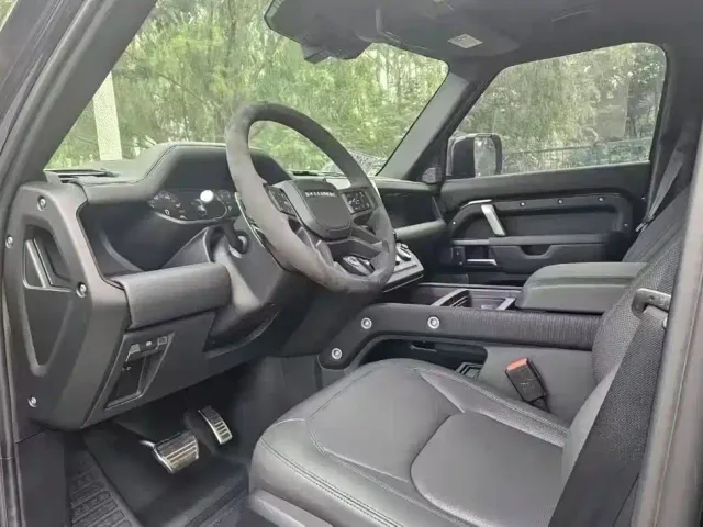 Land Rover Defender — Фото автомобиля 4