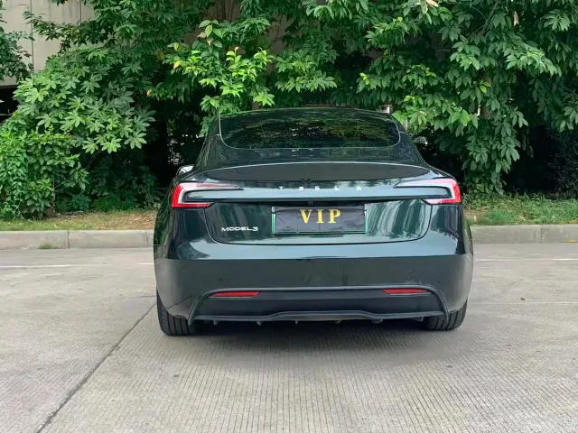 Tesla Model 3 — Фото автомобиля 8