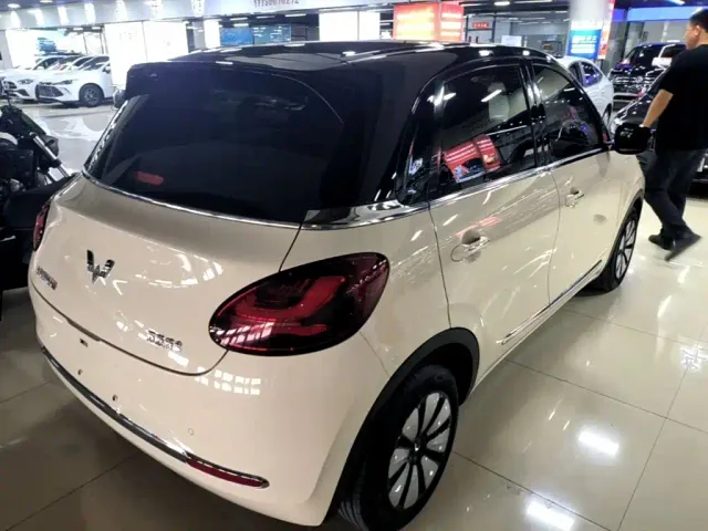 Wuling Bingo — Фото автомобиля 6
