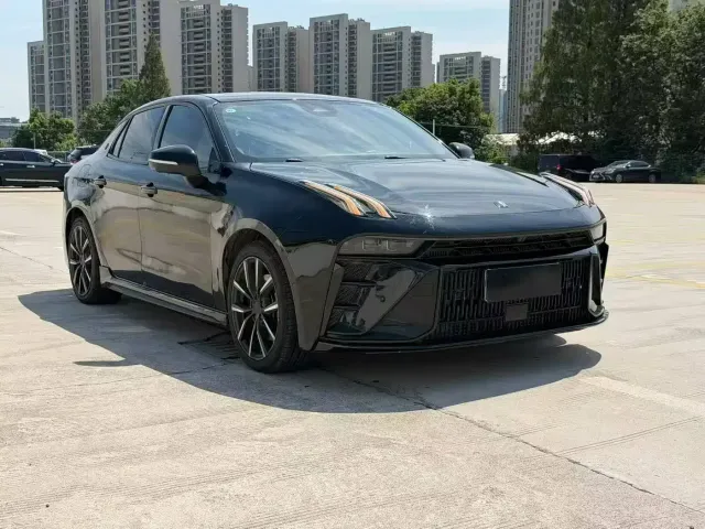 Lynk & Co 03 — Фото автомобиля 3