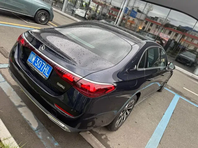 Mercedes-Benz E-Class — Фото автомобиля 3