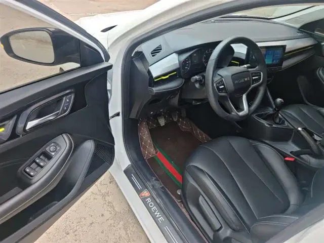 Roewe i5 — Фото автомобиля 15