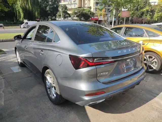 Roewe i5 — Фото автомобиля 4