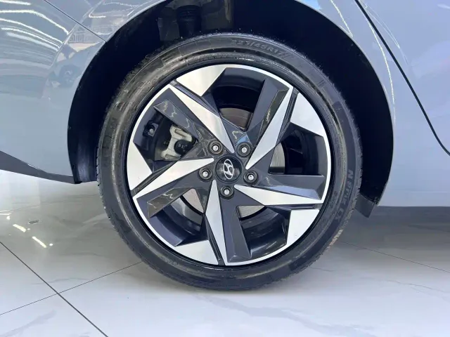 Hyundai Elantra — Фото автомобиля 19