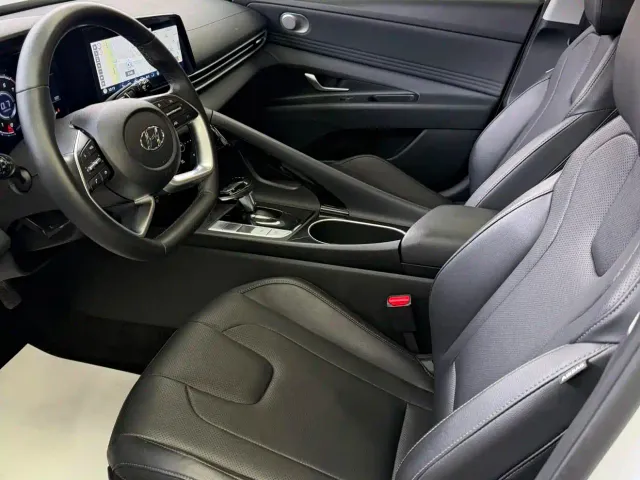 Hyundai Elantra — Фото автомобиля 15