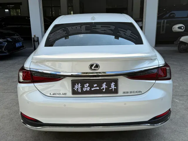 Lexus ES — Фото автомобиля 16