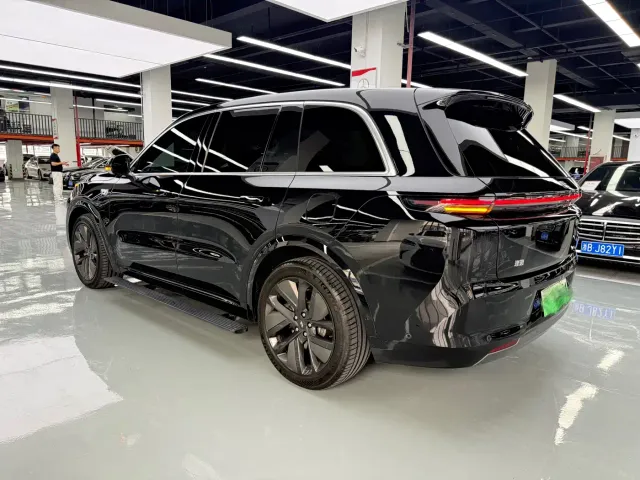 Li Auto L8 — Фото автомобиля 16