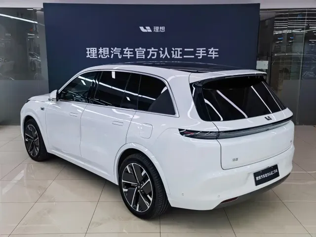 Li Auto L8 — Фото автомобиля 9